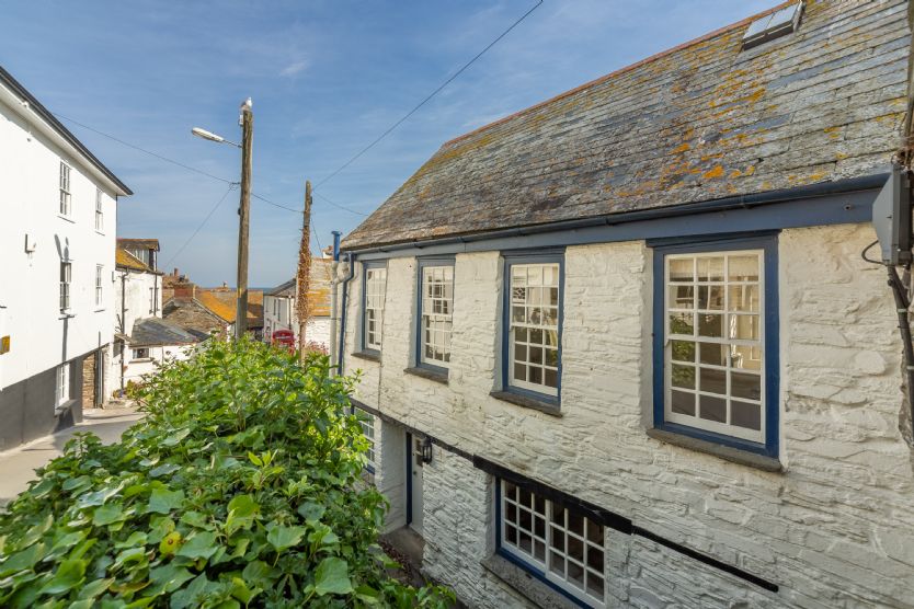 The Manor House a british holiday cottage for 8 in ,
