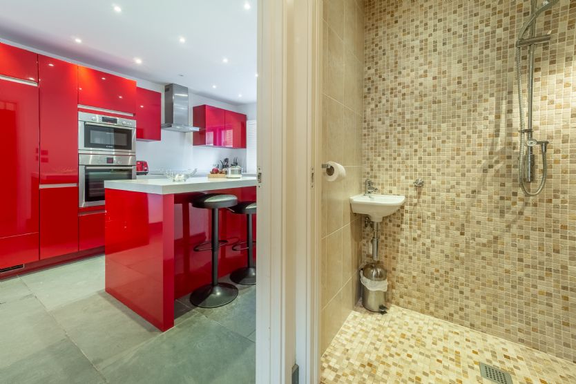 Spring Tide a british holiday cottage for 8 in , 