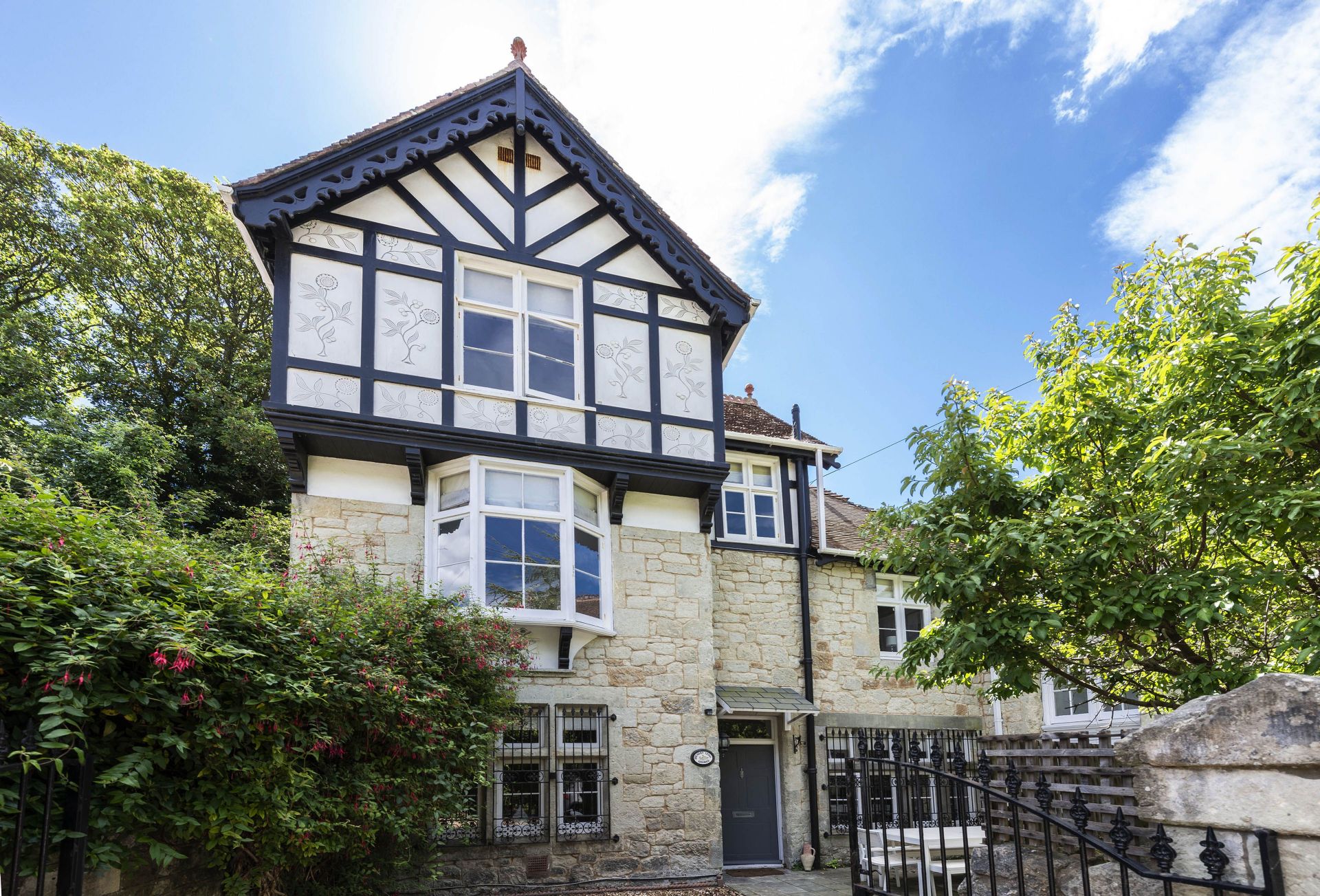 Click here for more about Orchard Leigh Grange