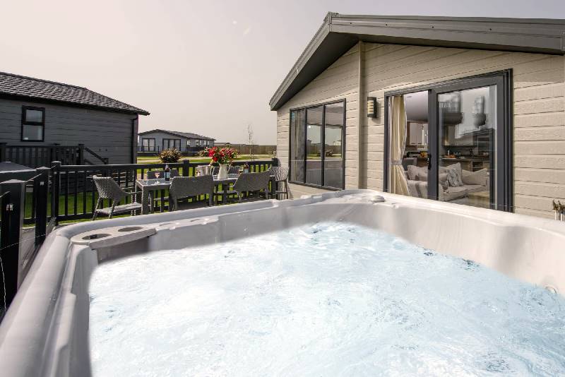 The Retreat, Newperran Heights a british holiday cottage for 6 in ,