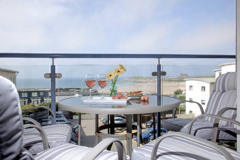 Fistral View, Pentire a british holiday cottage for 4 in ,