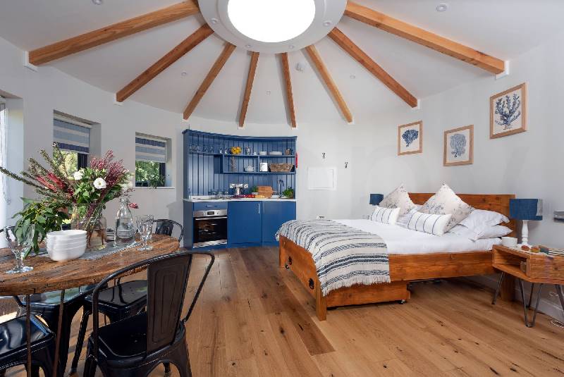 Click here for more about Neap Roundhouse, East Thorne