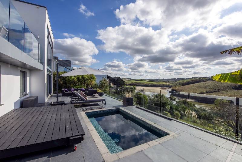 Treheyl, Pentire a british holiday cottage for 10 in ,