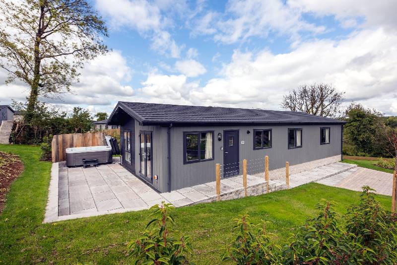 Iris Lodge, 18 Roadford Lake Lodges a british holiday cottage for 8 in , 