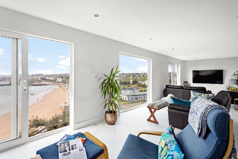 Click here for more about De'nada, Vernon Court