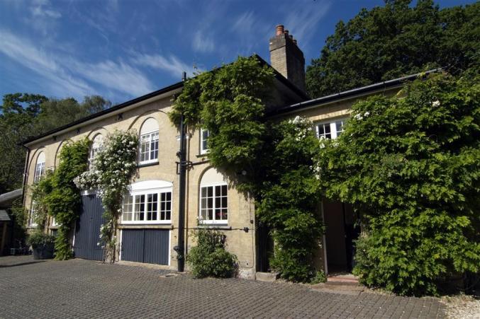 The Coach House a british holiday cottage for 8 in ,
