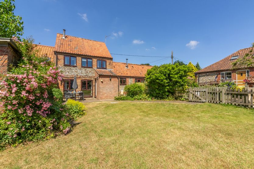 Click here for more about 2 Manor Court