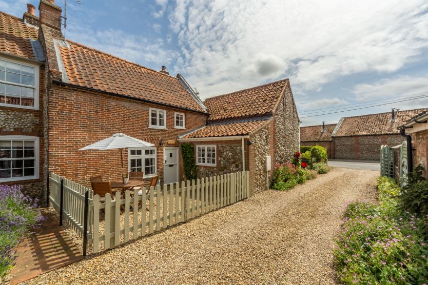 Click here for more about Sextons Yard Cottage