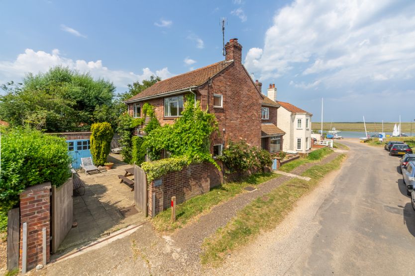 Harts House a british holiday cottage for 10 in ,