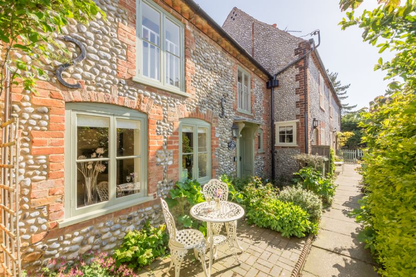 Hollyhock Cottage a british holiday cottage for 4 in ,