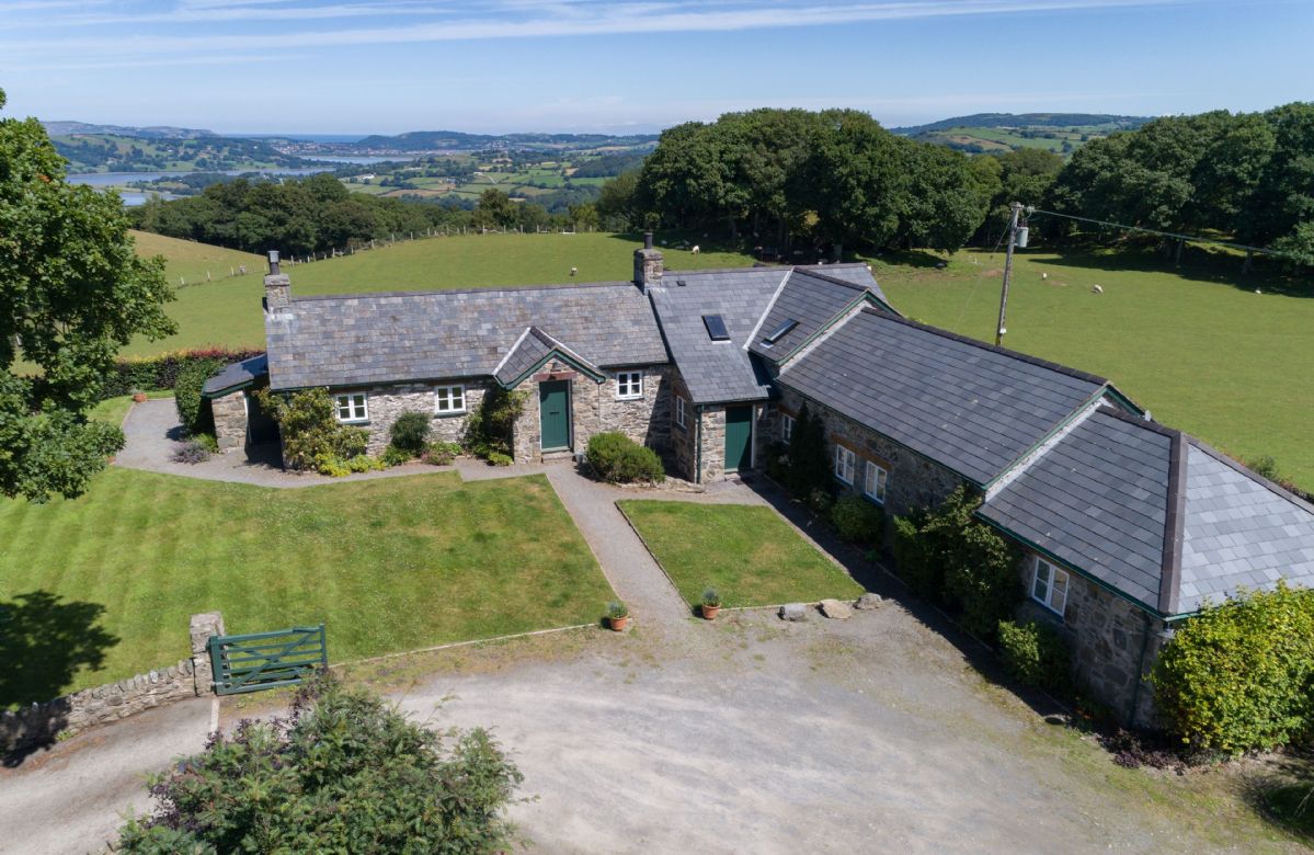 Ty Newydd a british holiday cottage for 8 in ,