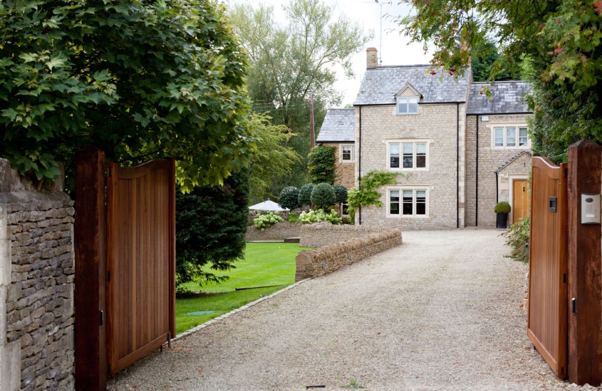 Click here for more about Pear Tree Cottage