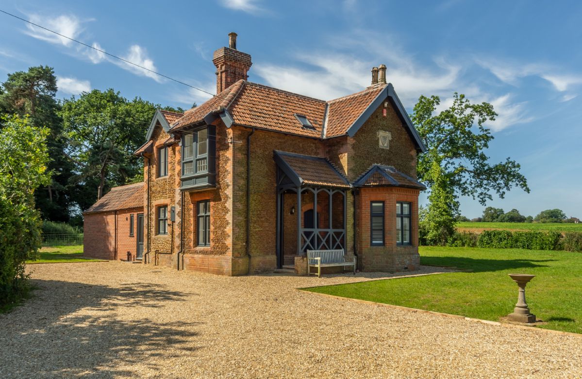 Click here for more about Keepers Cottage