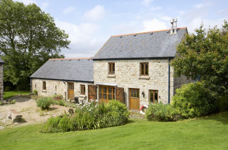 Tregadjack Barn a british holiday cottage for 4 in ,
