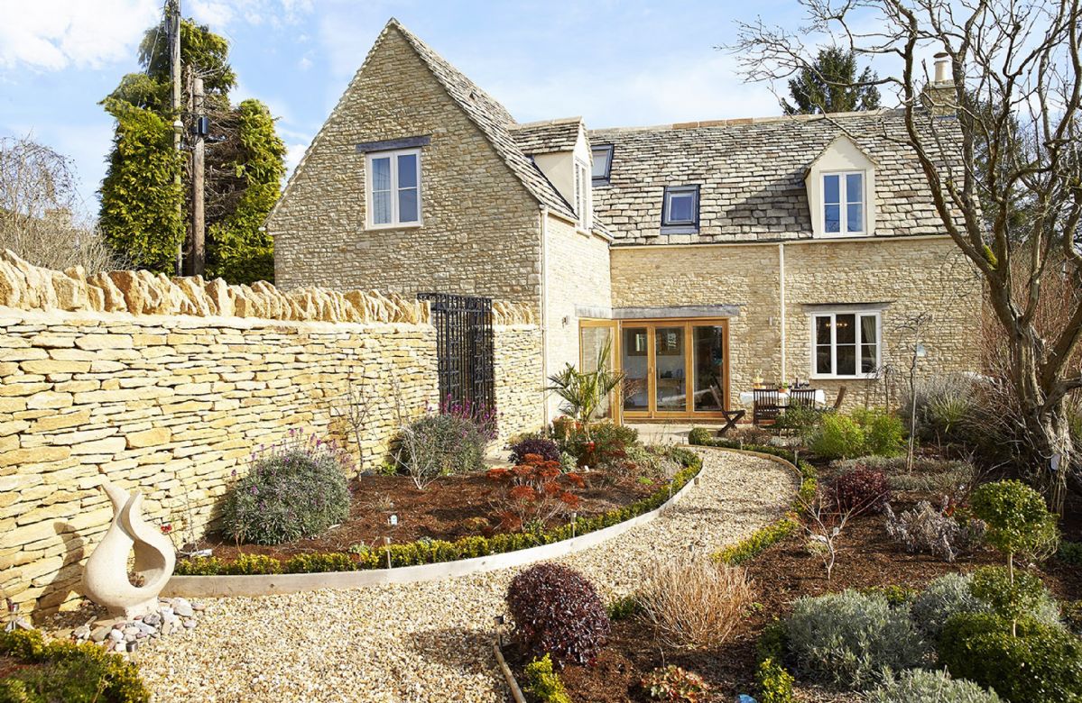 Click here for more about Little Maunditts Cottage