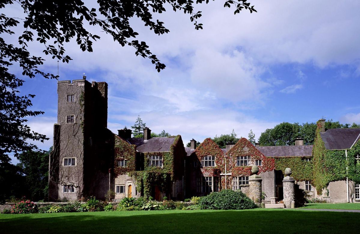 Belle Isle Castle - Hamilton Wing a british holiday cottage for 16 in , 