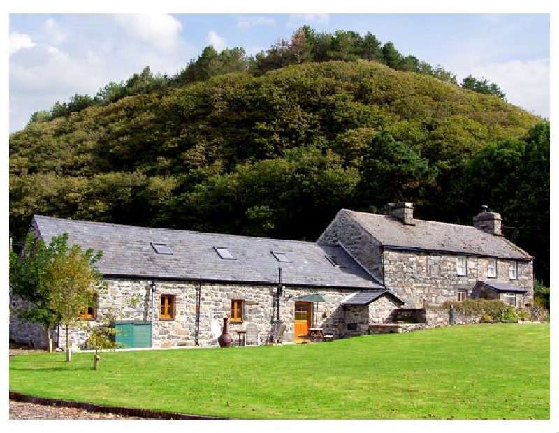 Glasfryn Barn a british holiday cottage for 10 in ,