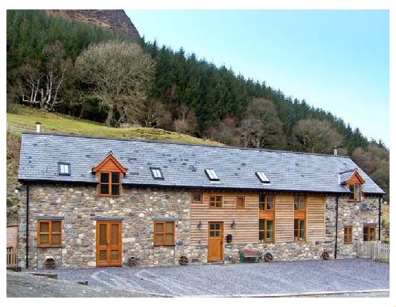 Ysgubor Pwlliago a british holiday cottage for 11 in ,
