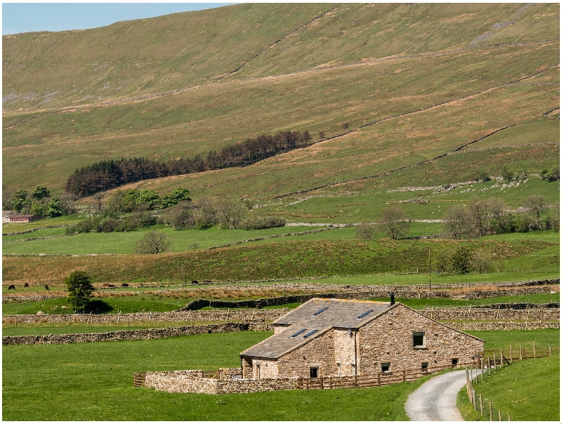 Three Peaks Barn a british holiday cottage for 13 in ,
