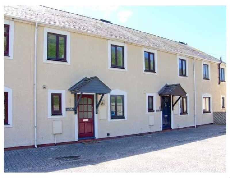 Ty'r Heulwen a british holiday cottage for 8 in ,
