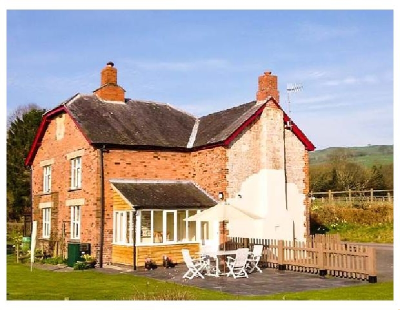 Click here for more about 2 Siluria Cottage