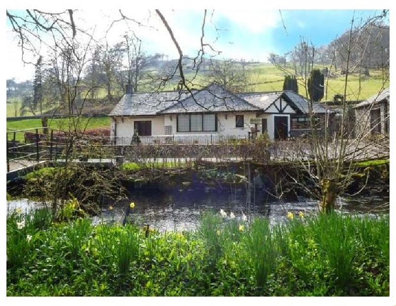 Riverside a british holiday cottage for 6 in , 