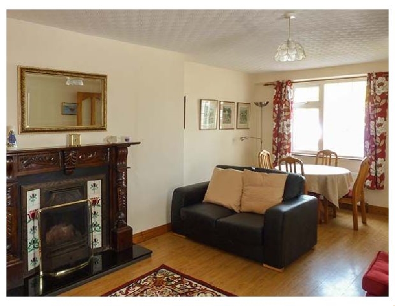 4 McNeela Terrace a british holiday cottage for 8 in , 