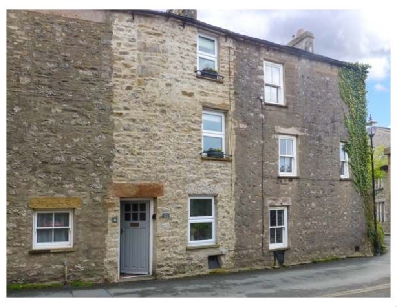 Back Cottage a british holiday cottage for 4 in , 