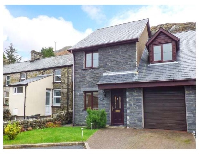 Bwthyn yr Ysgol a british holiday cottage for 6 in ,