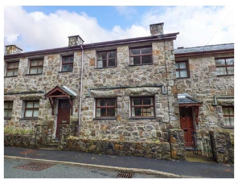 Click here for more about 4 Adwy'r Nant