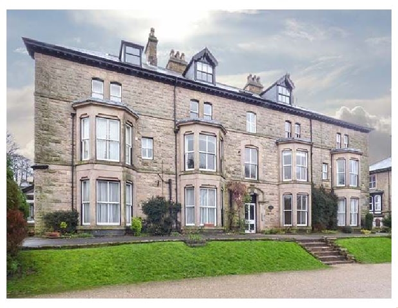 Flat 13 Sandringham Court a british holiday cottage for 4 in , 