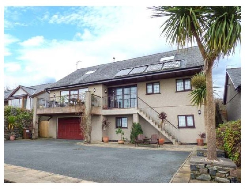 Cae Cerrig a british holiday cottage for 12 in , 