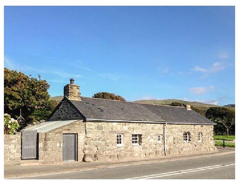 Hwylfa'r Groes a british holiday cottage for 4 in ,