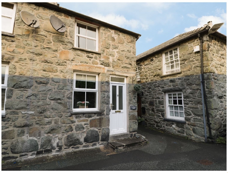 Cae Tanws Bach a british holiday cottage for 3 in , 
