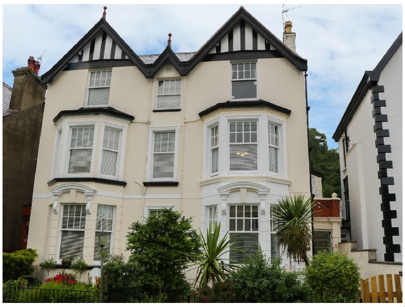 Click here for more about Garth House Apartment 1