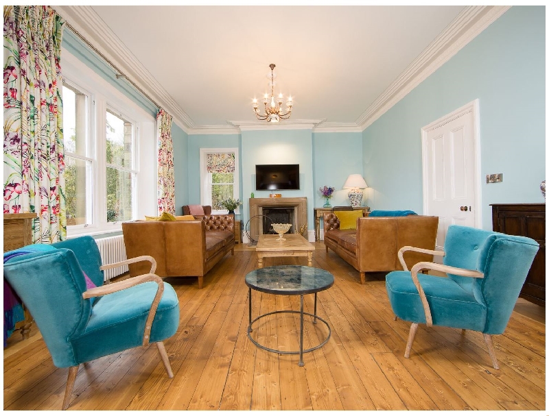 Queen Ann's Close a british holiday cottage for 16 in ,