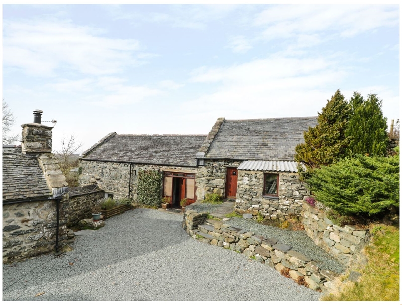 Ty Gwennol at Gilfach Goch a british holiday cottage for 8 in ,