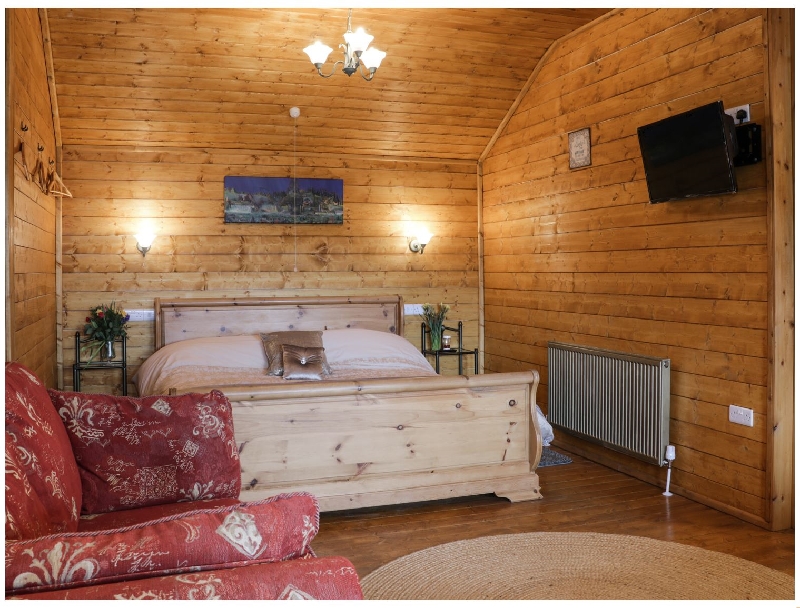 The Gathering - Blossom Cabin a british holiday cottage for 2 in ,