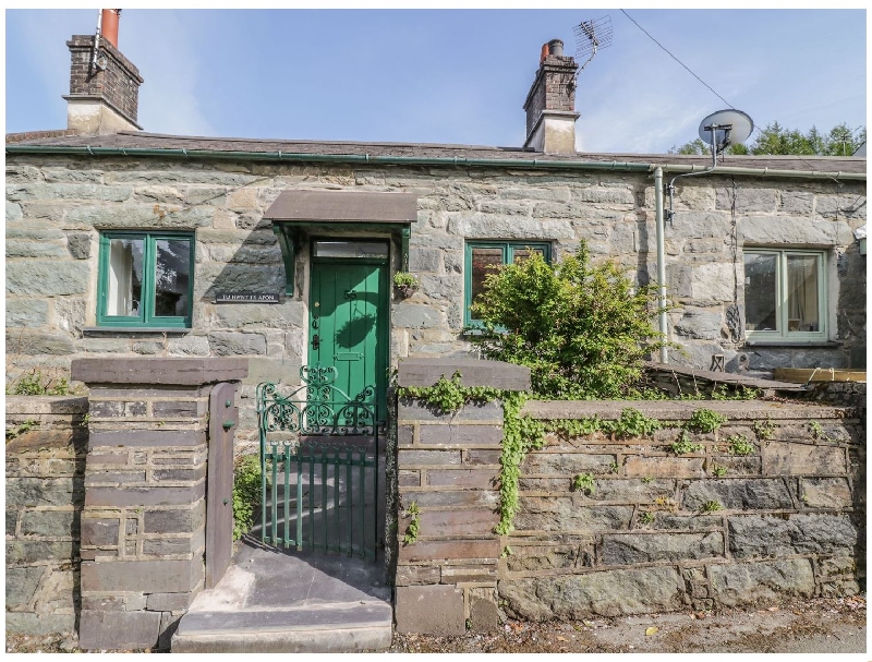 Tu Hwnt i'r Afon a british holiday cottage for 5 in ,