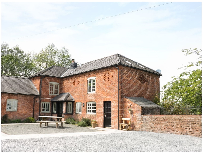 Garden cottage a british holiday cottage for 9 in ,