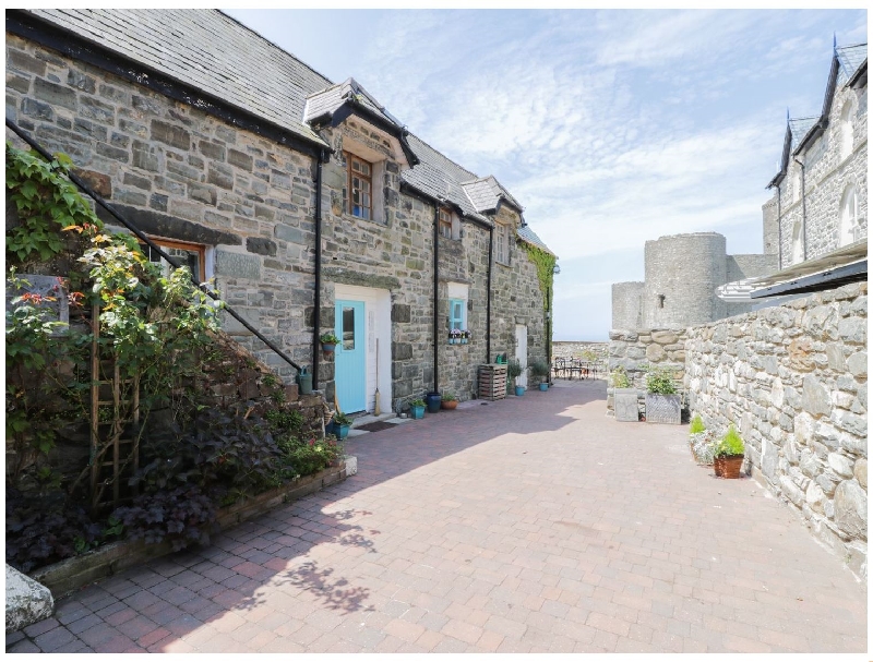 Castle Lodge a british holiday cottage for 6 in ,