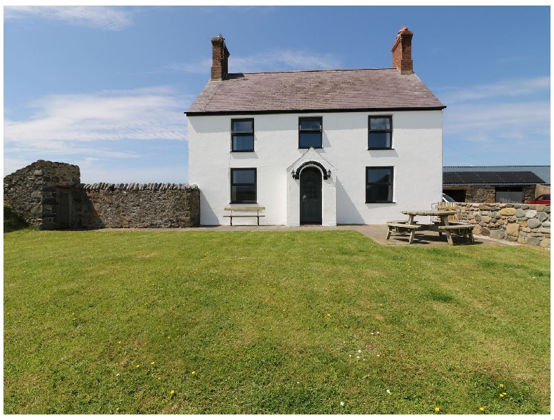 Trefollwyn Mawr a british holiday cottage for 10 in , 