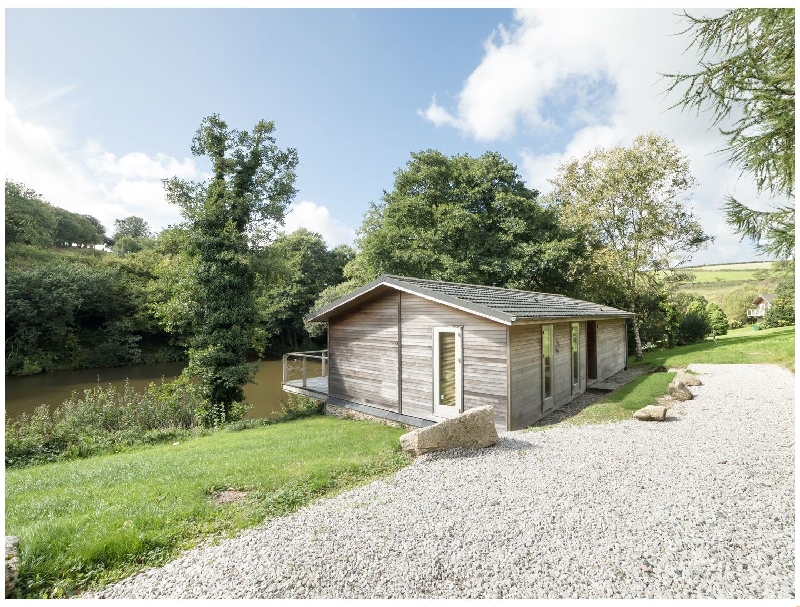 Click here for more about 6 Water's Edge