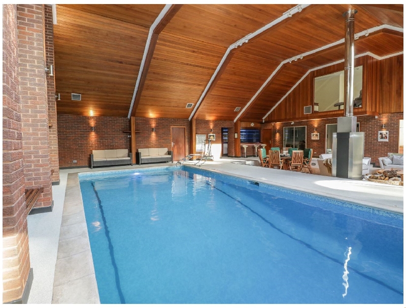 Branksome Wood House a british holiday cottage for 10 in , 