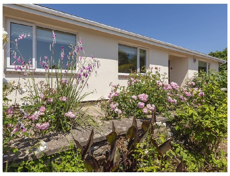 Bedruthan a british holiday cottage for 8 in ,