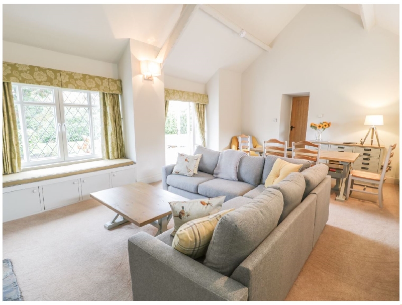 Lakeside Cottage a british holiday cottage for 7 in , 