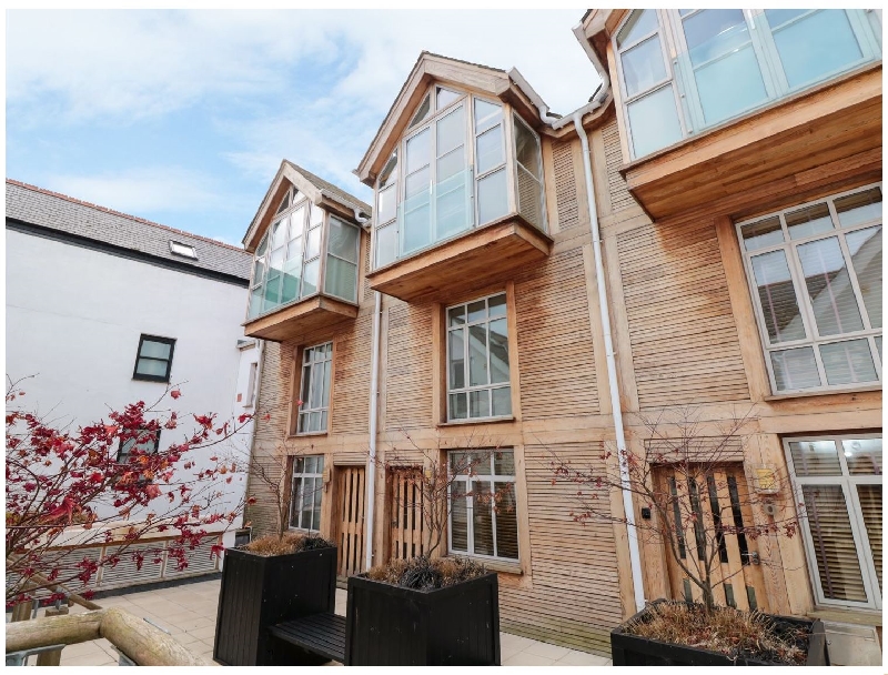 5 Harbour Yard a british holiday cottage for 6 in ,