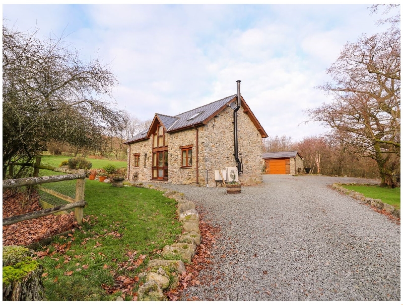 The Carnau Lodgings a british holiday cottage for 5 in ,