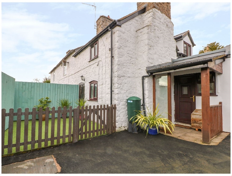 Cross House Cottage a british holiday cottage for 3 in , 