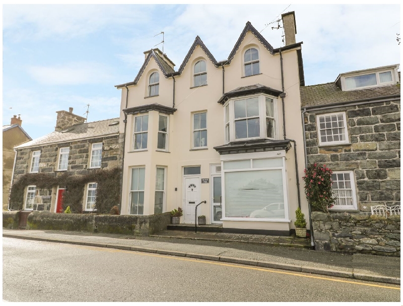 Harlech View a british holiday cottage for 8 in , 